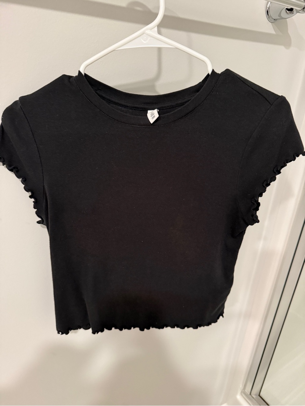 Baby doll black tee, ruffled hem